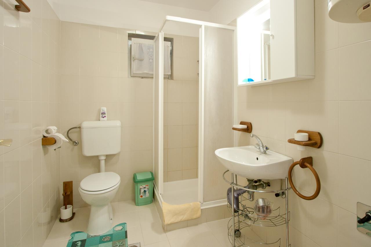 Neda Apartment *
